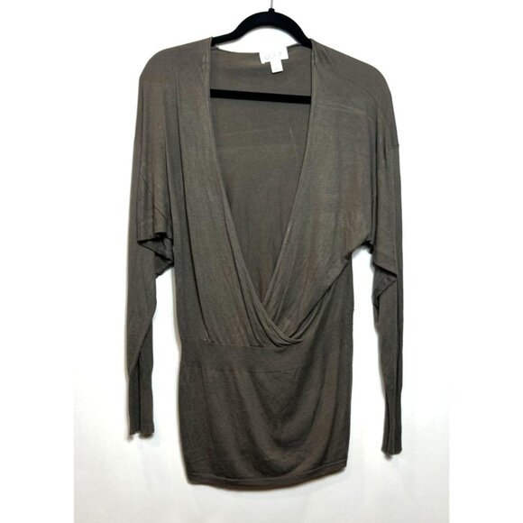 Ann Taylor Loft Rayon/Silk Deep V-Neck Sweater Fitted Sleeves Lightweight Large - Picture 2 of 8